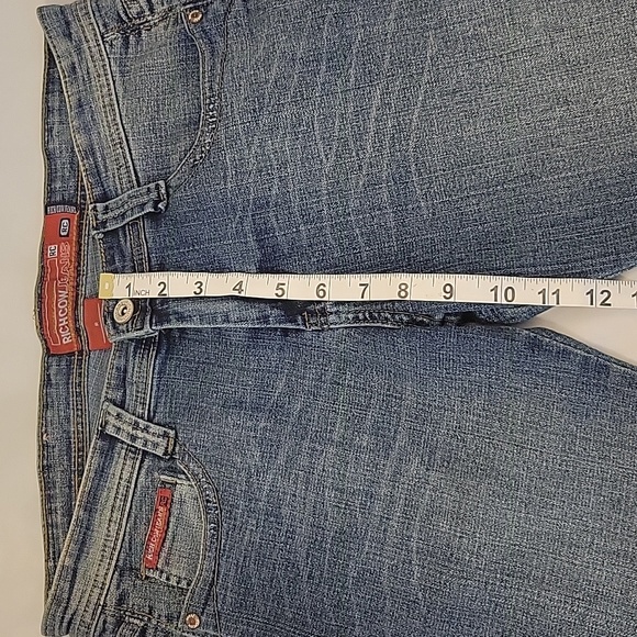 Richcow jeans, cuffed leg shorts. Detailed back pockets. Size 9 - Picture 6 of 11